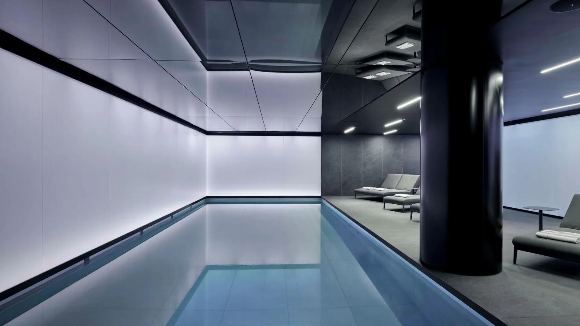 Art'Otel London Hoxton, Powered By Radisson Hotels 4*,
